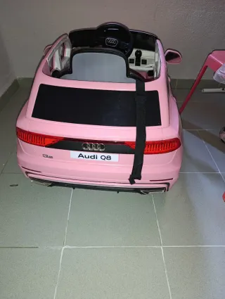 Coche eléctrico niña Audi Q8  prácticamente nuevo