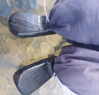 Marioneta payaso con traje de cuadros