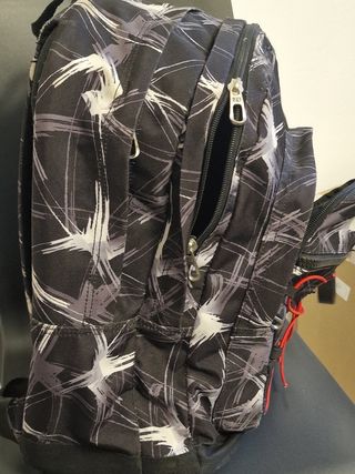 Zaino Seven ben tenuto, usurato sui lati come foto