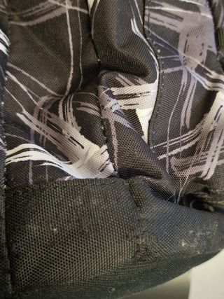 Zaino Seven ben tenuto, usurato sui lati come foto