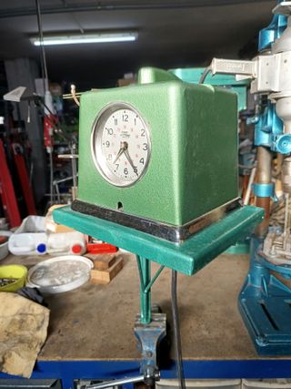 Reloj de fichar antiguo verde