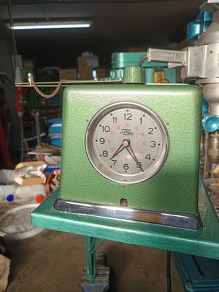Reloj de fichar antiguo verde