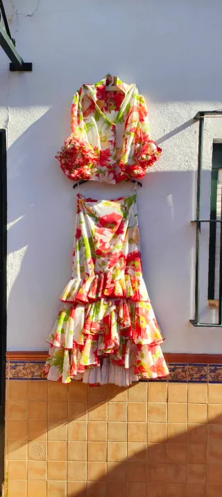 Traje Flamenca Blusa y Falda Flores