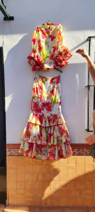 Traje Flamenca Blusa y Falda Flores