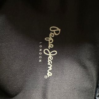 Bolso bandolera de la marca Pepe Jeans.