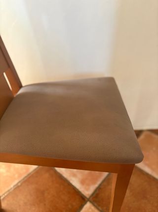 Sillas de comedor de madera y tela