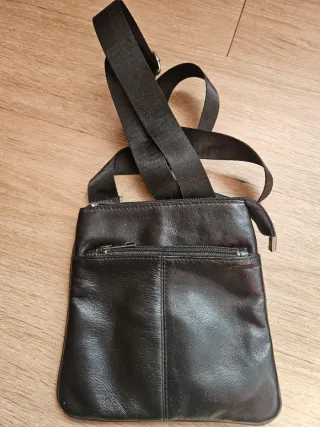 Bolso bandolera negro piel