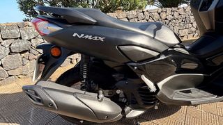 Yamaha NMAX 125 Scooter Negra y Gris