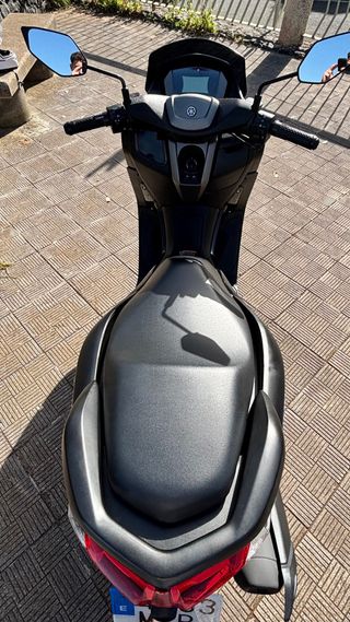 Yamaha NMAX 125 Scooter Negra y Gris