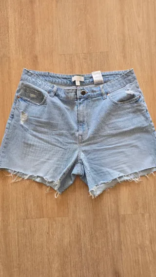 Vaqueros cortos H&M desgastados