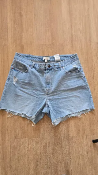 Vaqueros cortos H&M desgastados