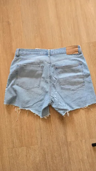 Vaqueros cortos H&M desgastados