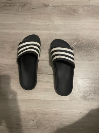 Chanclas Adidas Originales Negras y Blancas