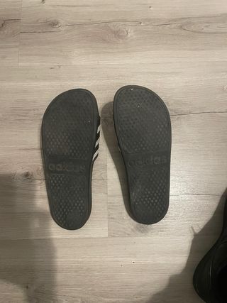 Chanclas Adidas Originales Negras y Blancas