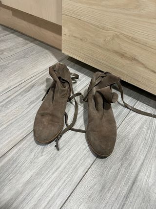 Botines planos ante marrón