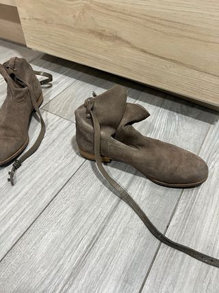 Botines planos ante marrón