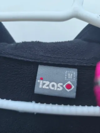 Chaqueta Izas Negra con Detalles Rosas