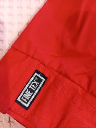 Parka roja hombre