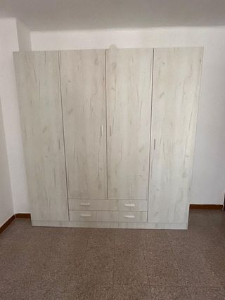 Armario ropero blanco y madera