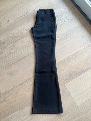 Pantaloni neri a zampa vita bassa