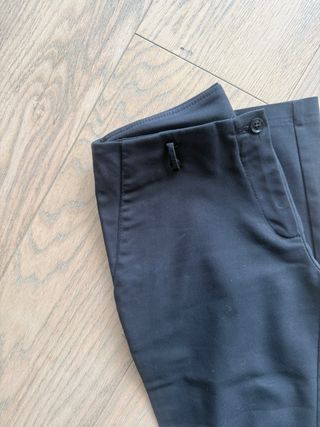 Pantaloni neri a zampa vita bassa