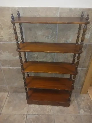 Estantería de madera con 5 baldas y 2 cajones