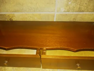 Estantería de madera con 5 baldas y 2 cajones