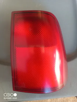 Piloto trasero derecho superior Nissan Terrano