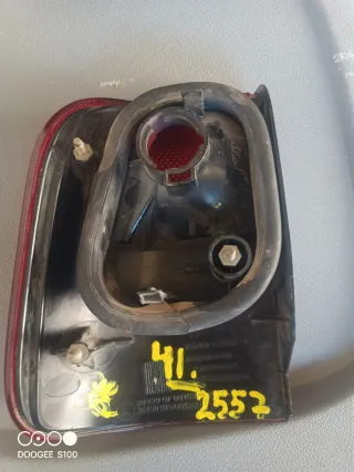 Piloto trasero derecho superior Nissan Terrano