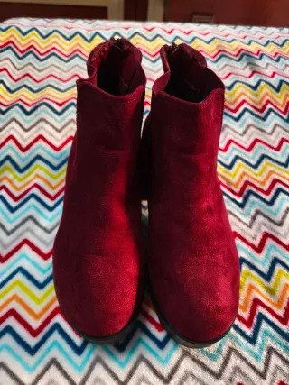 Botines granates con plataforma negra T.39