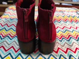 Botines granates con plataforma negra T.39