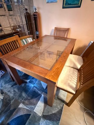 Mesa Comedor Madera Pino y Cristal y cuatro sillas