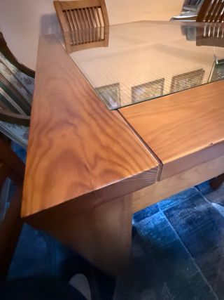 Mesa Comedor Madera Pino y Cristal y cuatro sillas