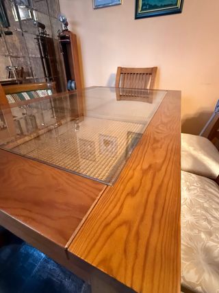 Mesa Comedor Madera Pino y Cristal y cuatro sillas