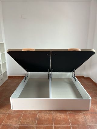 Canapé abatible blanco y colchón Flex