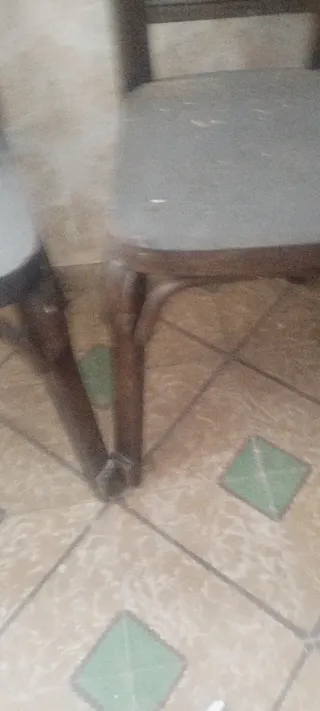 Silla antigua de madera