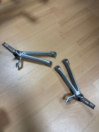 Estriberas Suzuki GSXR 600 K7 pasajero