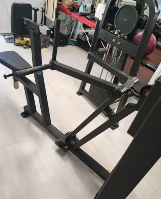 Máquina dorsal sentado Adan Sport. Está en Ibiza