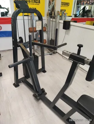 Máquina dorsal sentado Adan Sport. Está en Ibiza