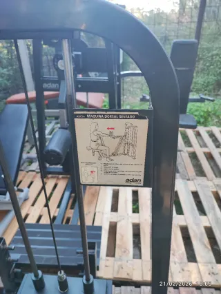 Máquina dorsal sentado Adan Sport. Está en Ibiza