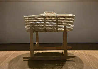 Moisés mimbre con base madera