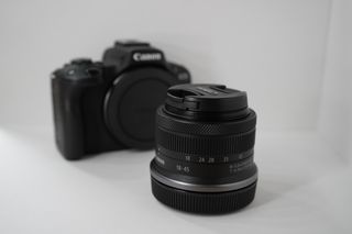 Canon EOS R50 Cuerpo + Objetivo 18-45 mm F4.5-6.3