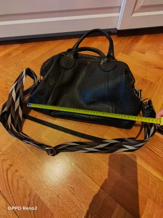 Bolso de piel marrón con correa multicolor