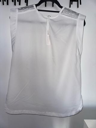 Blusa blanca con encaje – Sin mangas
