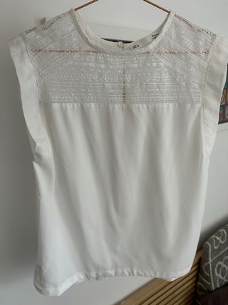 Blusa blanca con encaje – Sin mangas