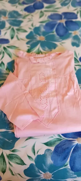 Camisón rosa con cuello volante