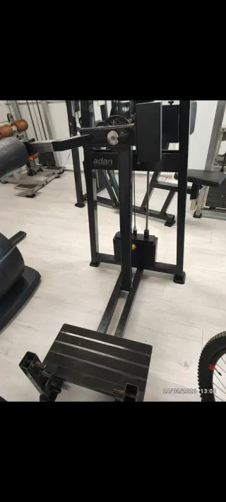 Máquina de glúteos Adan Sport. Está en ibiza