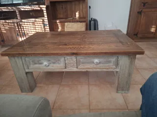 Mesa de centro rústica de madera
