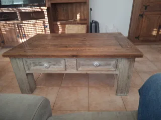 Mesa de centro rústica de madera