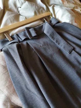 Falda Zara gris vuelo